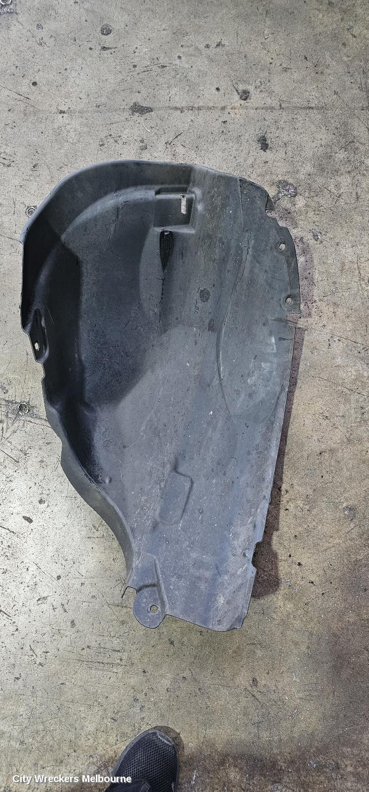 LAND ROVER RANGEROVER EVOQUE 2012 Right Guard Liner