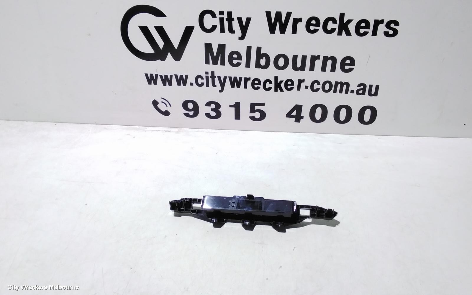 TOYOTA KLUGER 2017 Clock