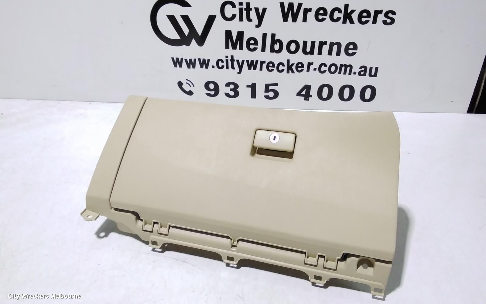 TOYOTA KLUGER 2017 Glove Box