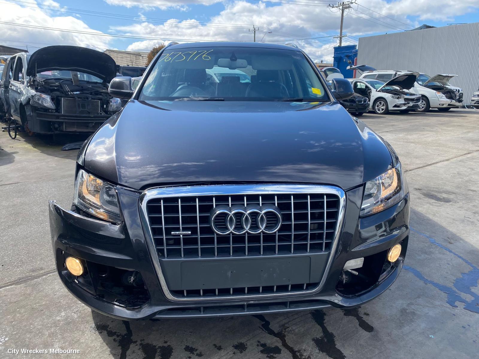 AUDI Q5 2009 Left Front Door