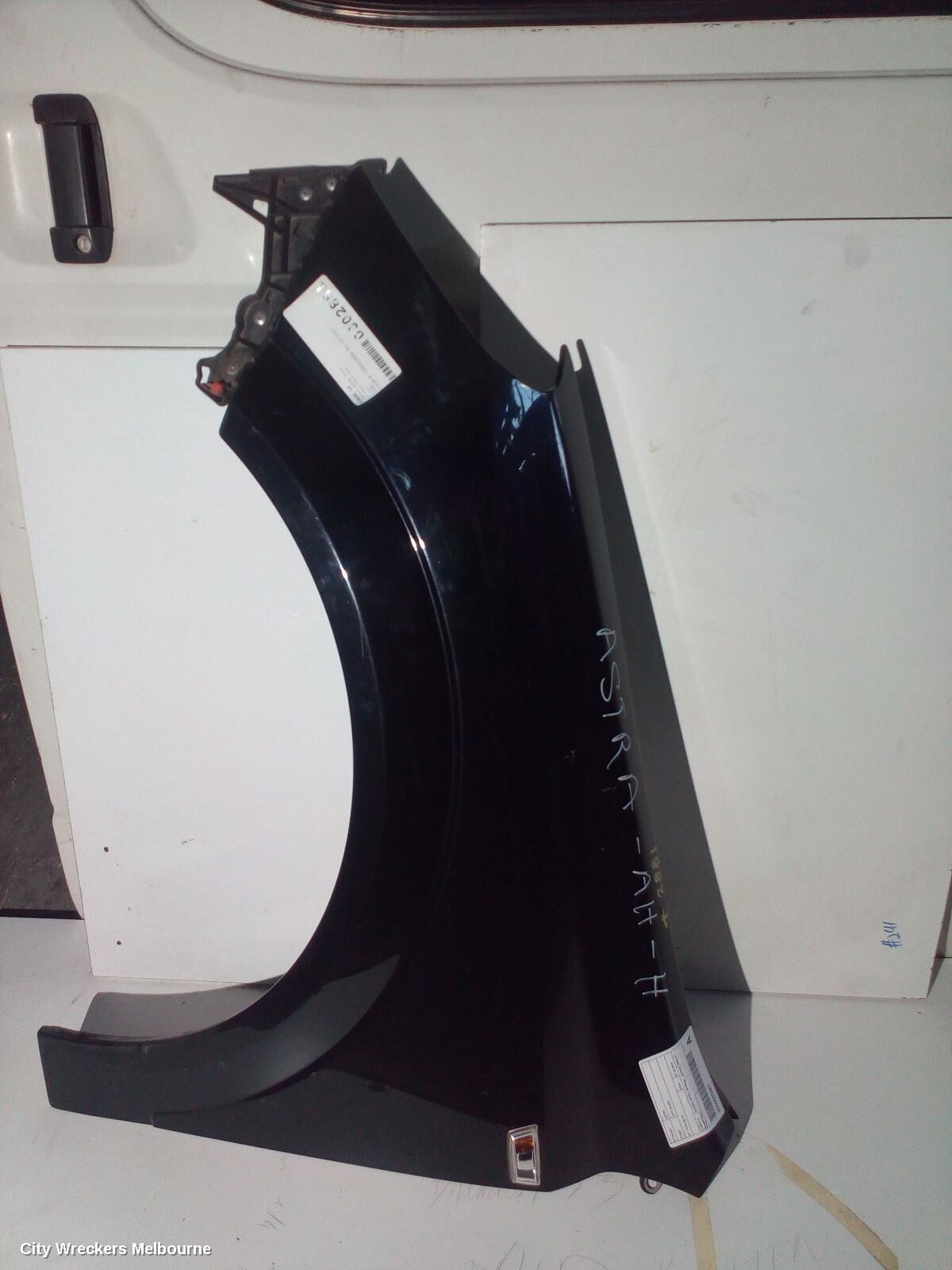 HOLDEN ASTRA 2006 Left Guard