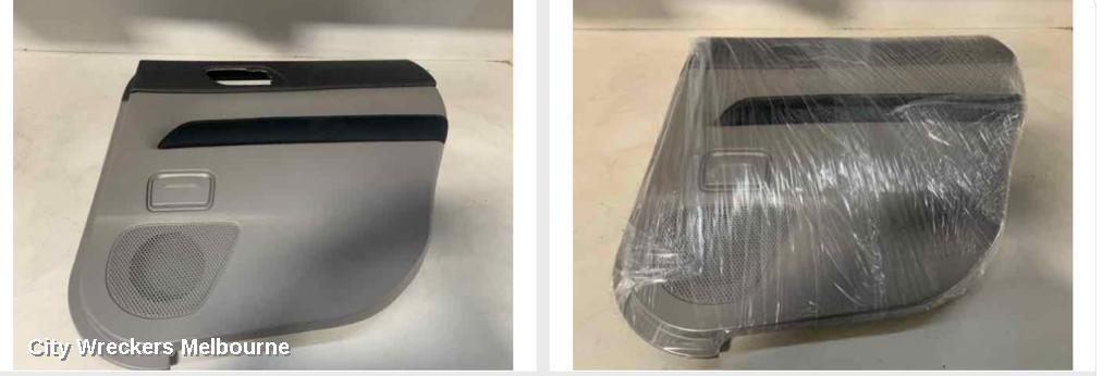 SUBARU FORESTER 2006 Door Trim
