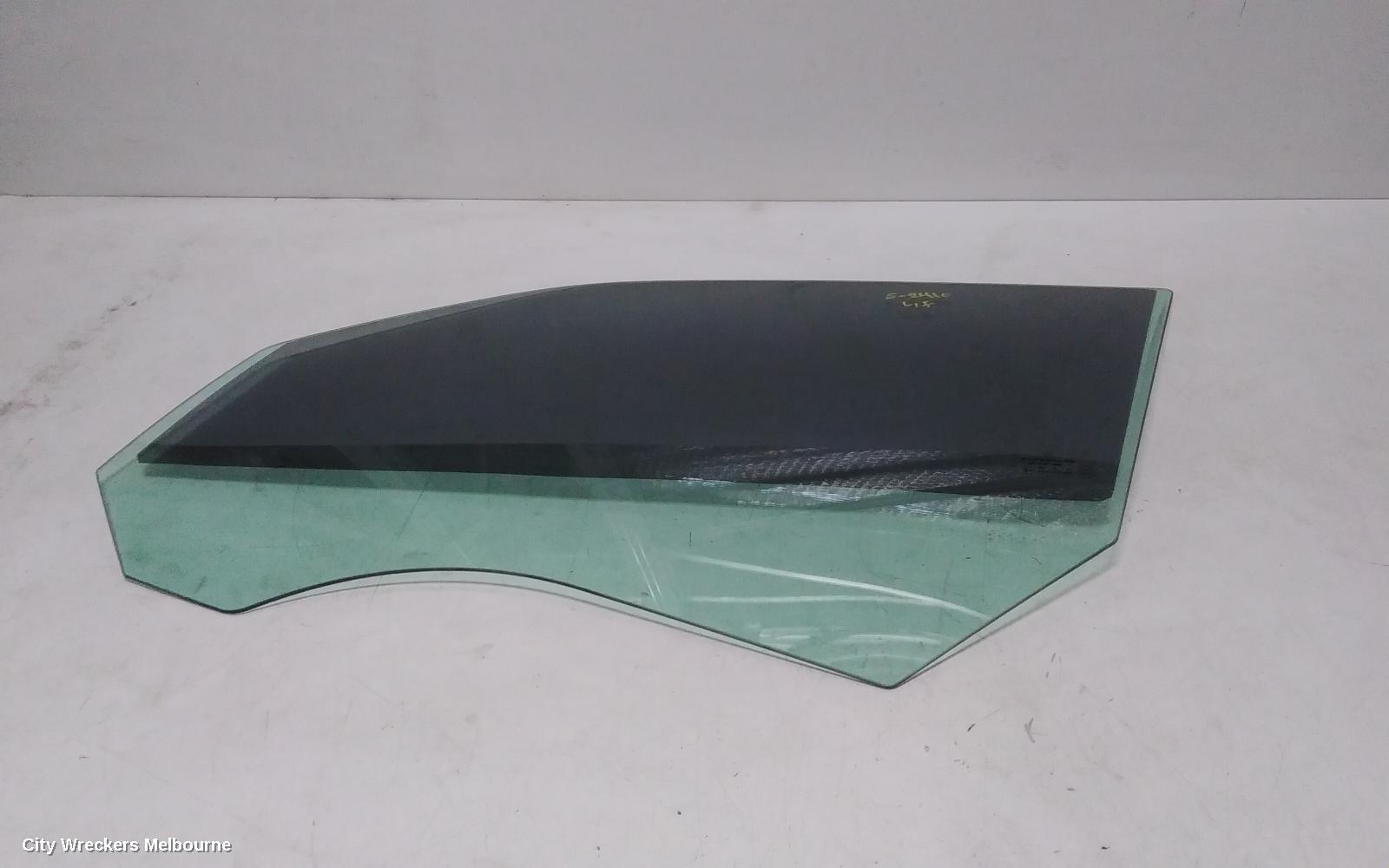 CHRYSLER 300C 2006 Left Front Door Window