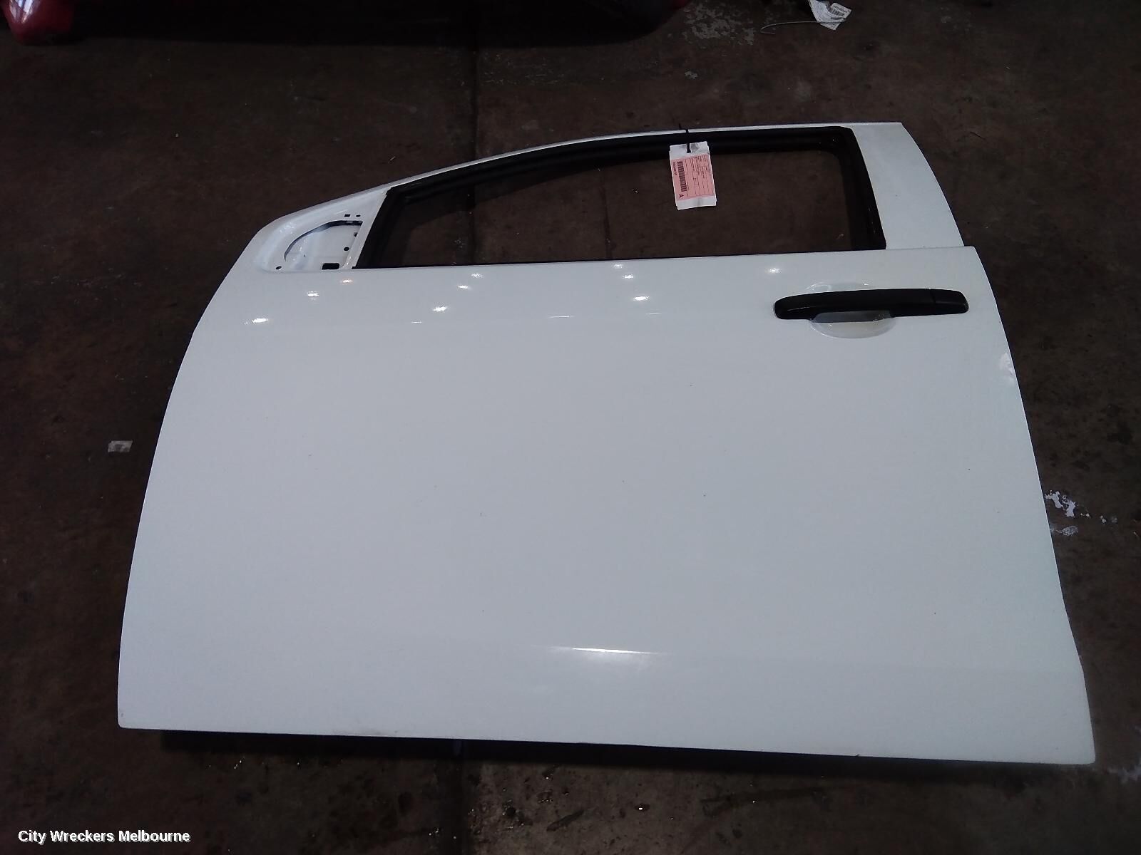 ISUZU DMAX 2017 Left Front Door