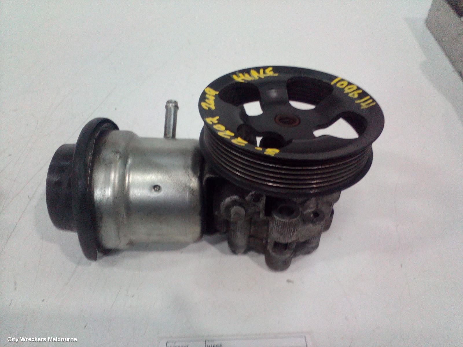 TOYOTA HIACE 2009 Steering Pump