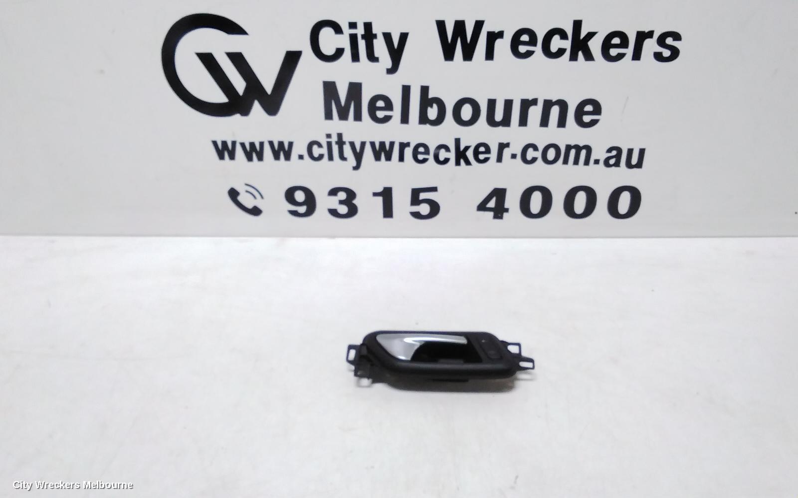 VOLKSWAGEN AMAROK 2013 Door Handle