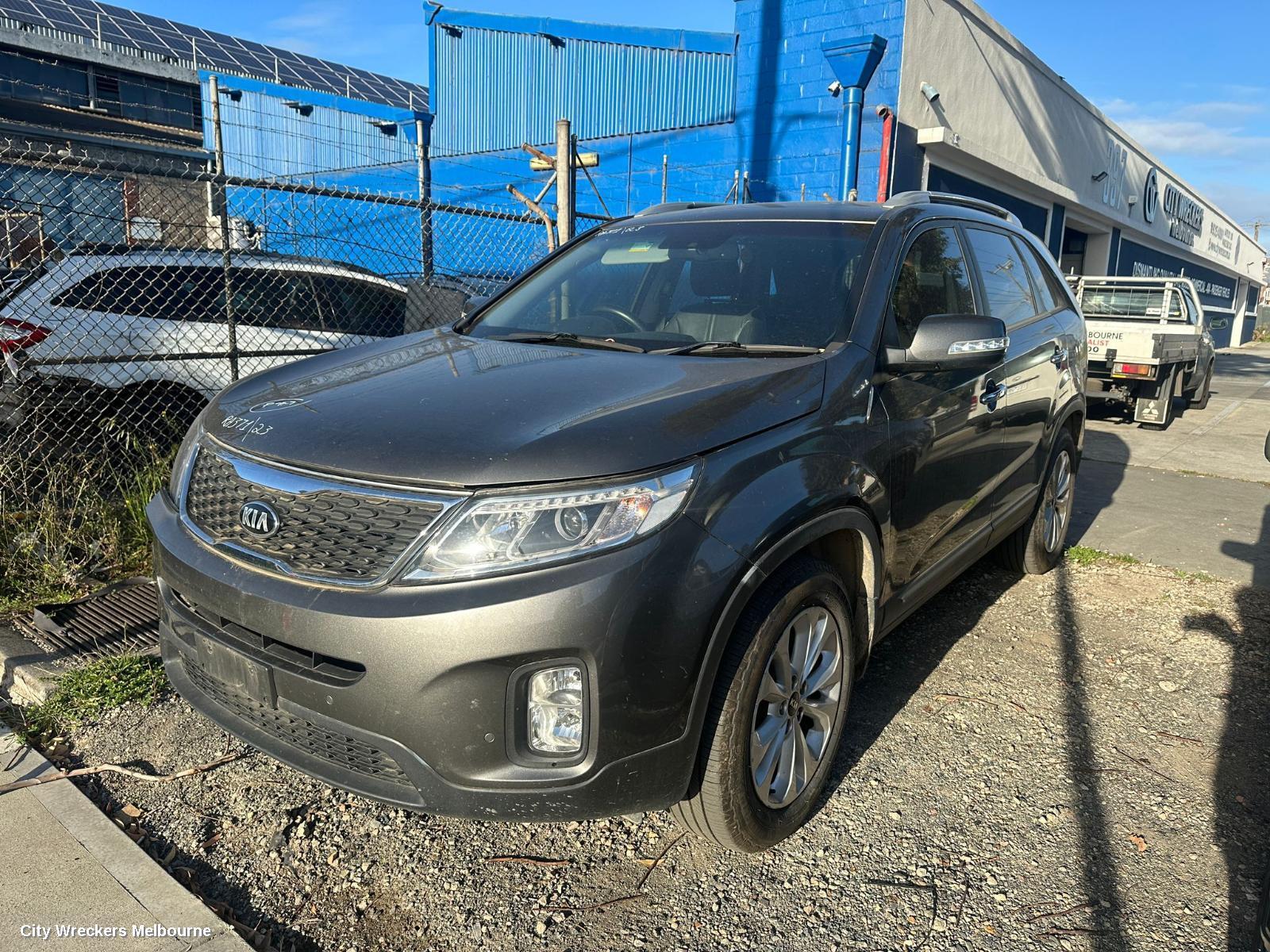 KIA SORENTO 2012 Right Front Door Window