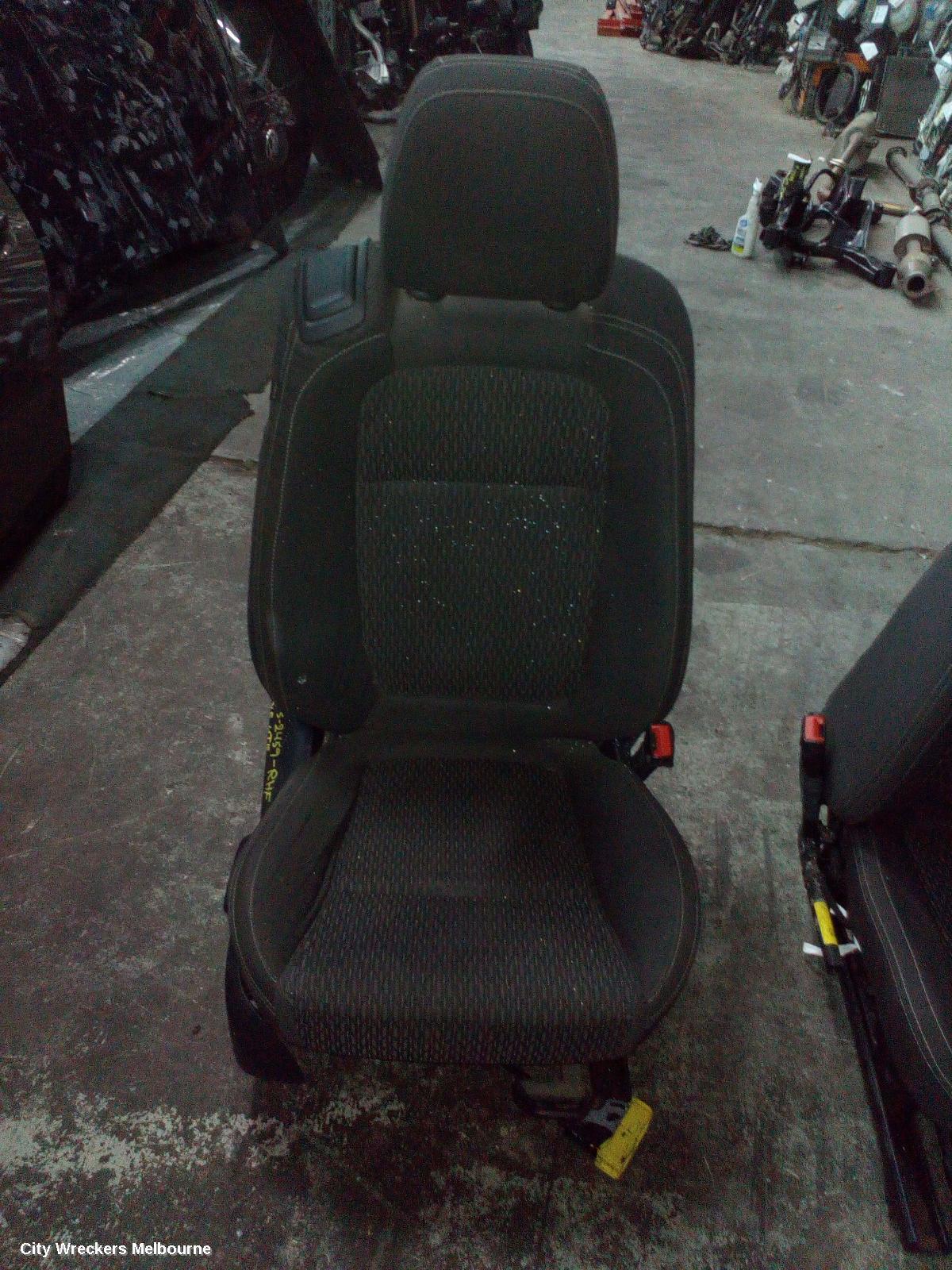 HOLDEN COMMODORE 2017 Front Seat