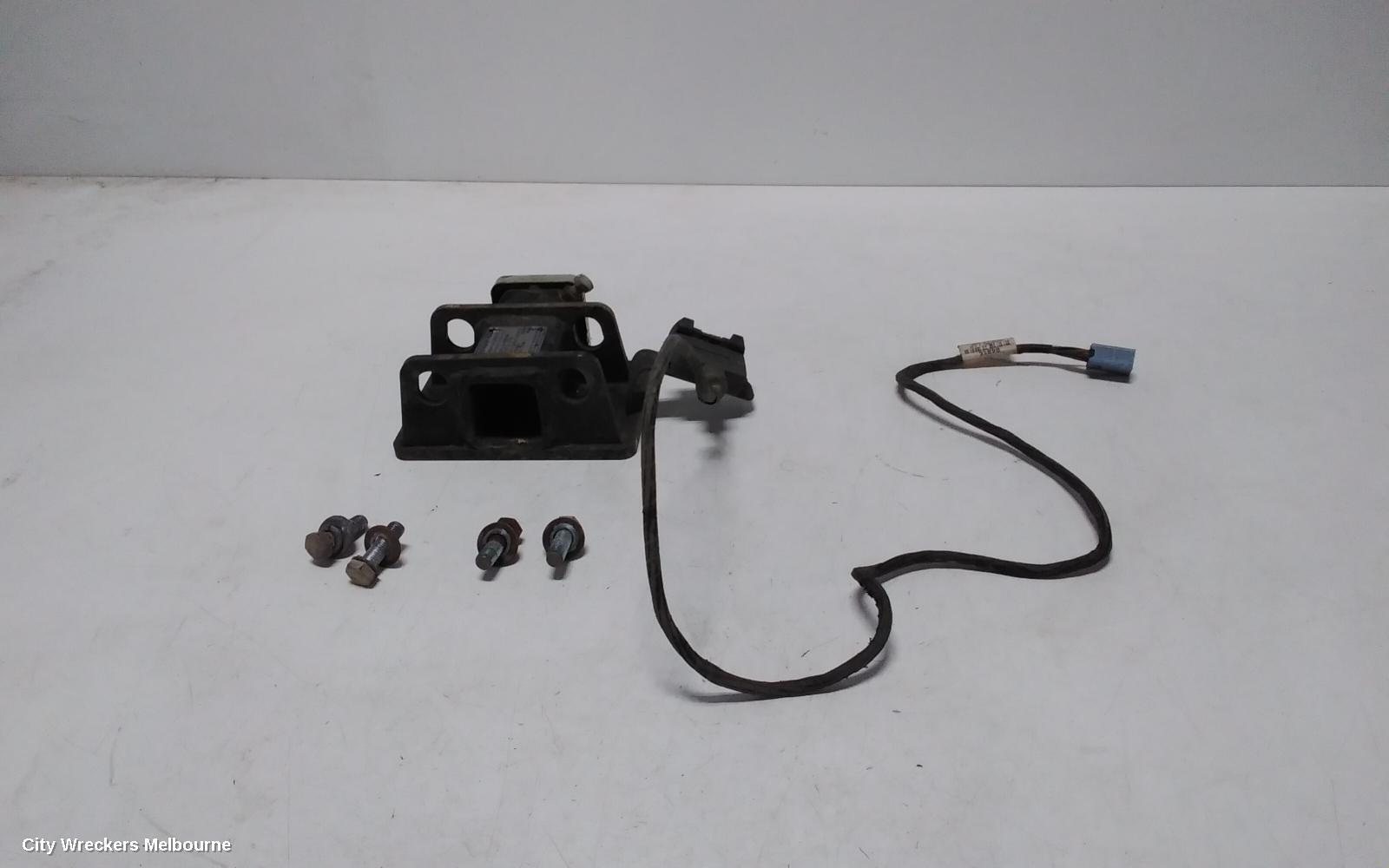 VOLKSWAGEN AMAROK 2013 Towbar
