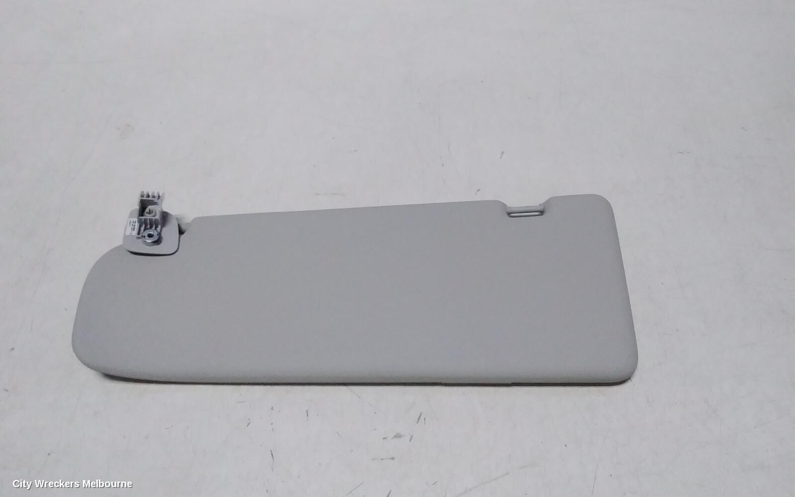 VOLKSWAGEN AMAROK 2013 Sunvisor