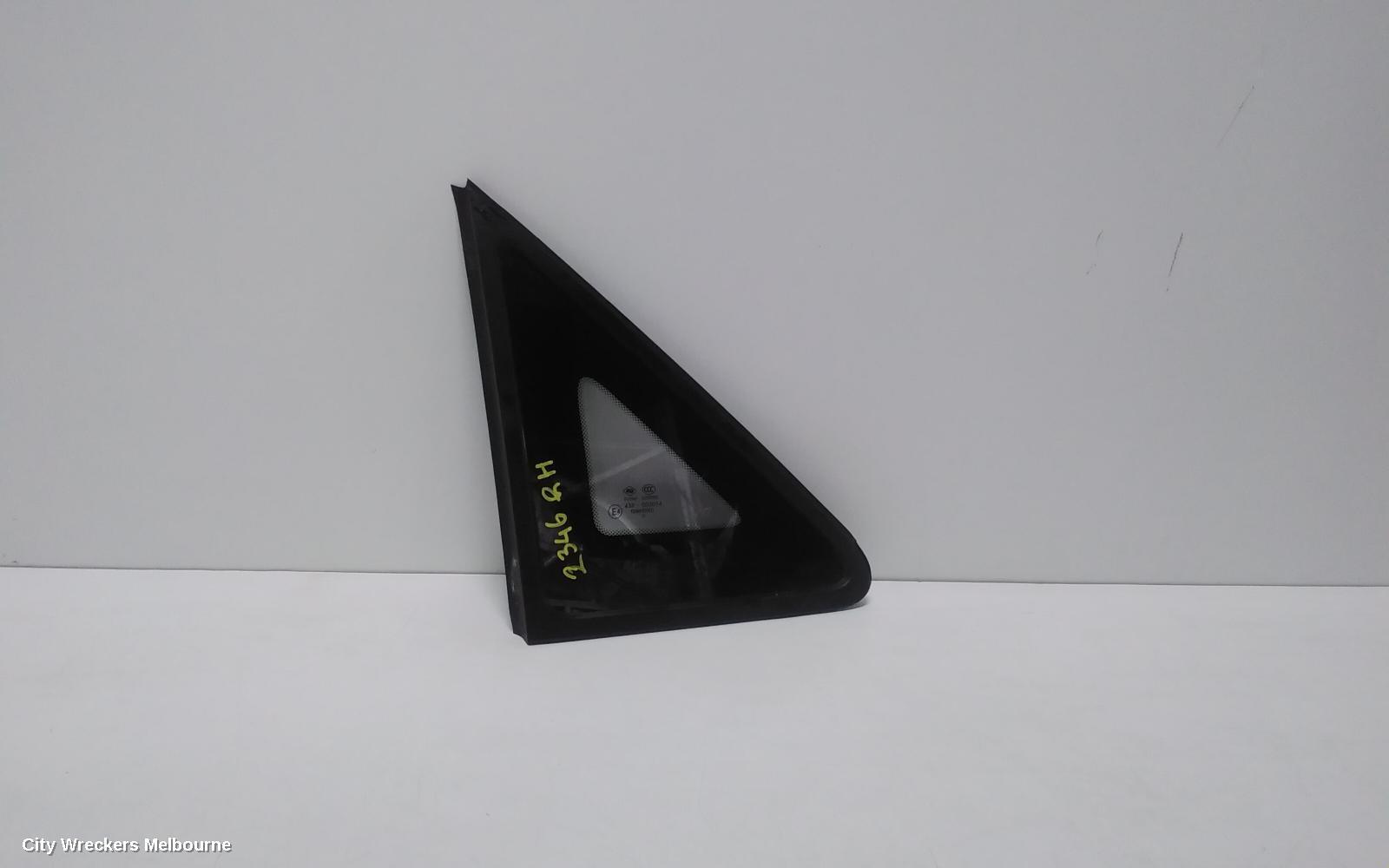 LDV G10 2021 Right Front 1/4 Door Glass