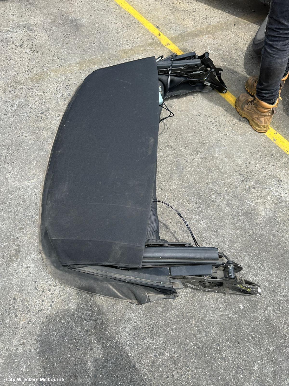 VOLKSWAGEN GOLF 2012 Roof