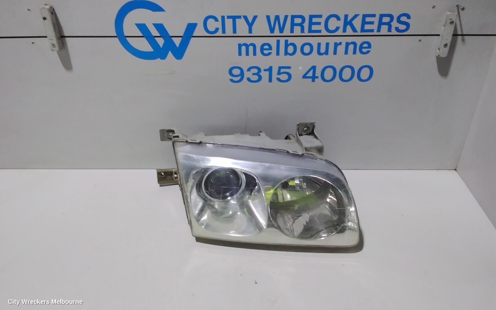 HYUNDAI TRAJET 2002 Right Headlamp