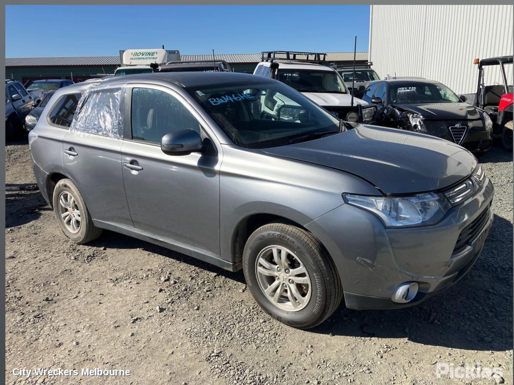 MITSUBISHI OUTLANDER 2013 Grille