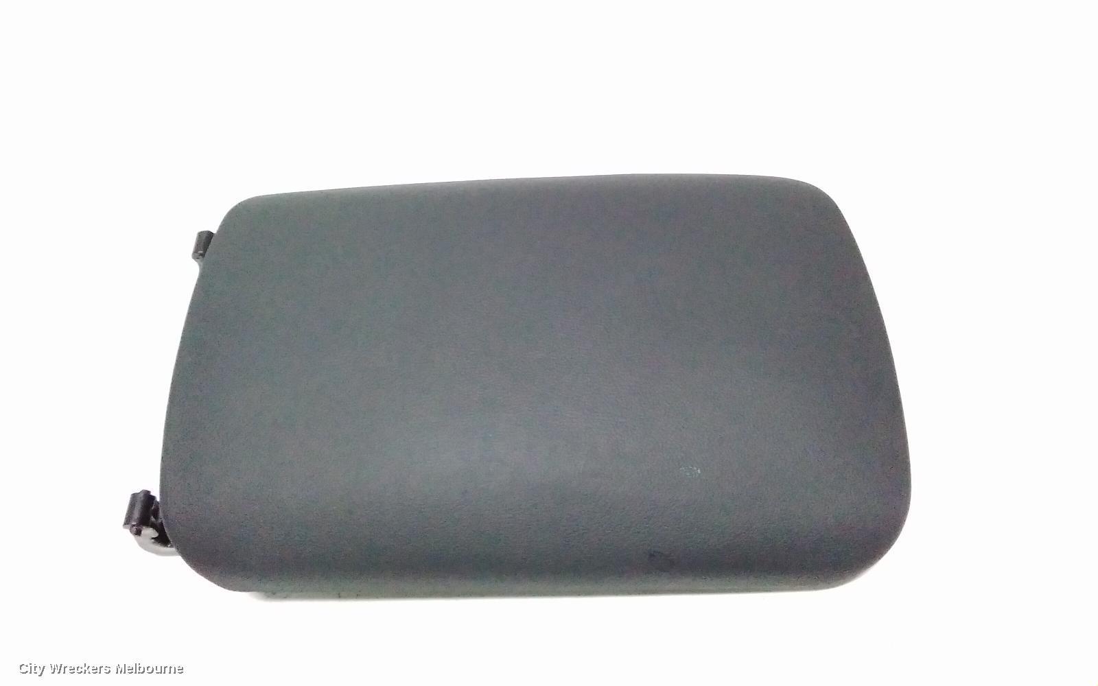 HOLDEN COMMODORE 2014 Console