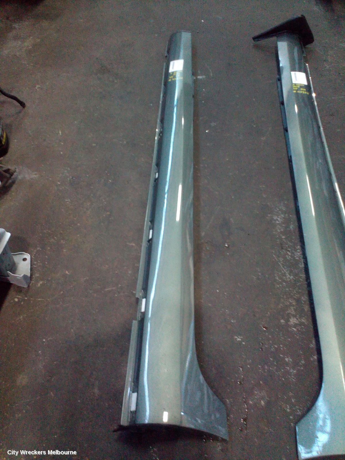 HOLDEN COMMODORE 2014 Side Step/Skirt
