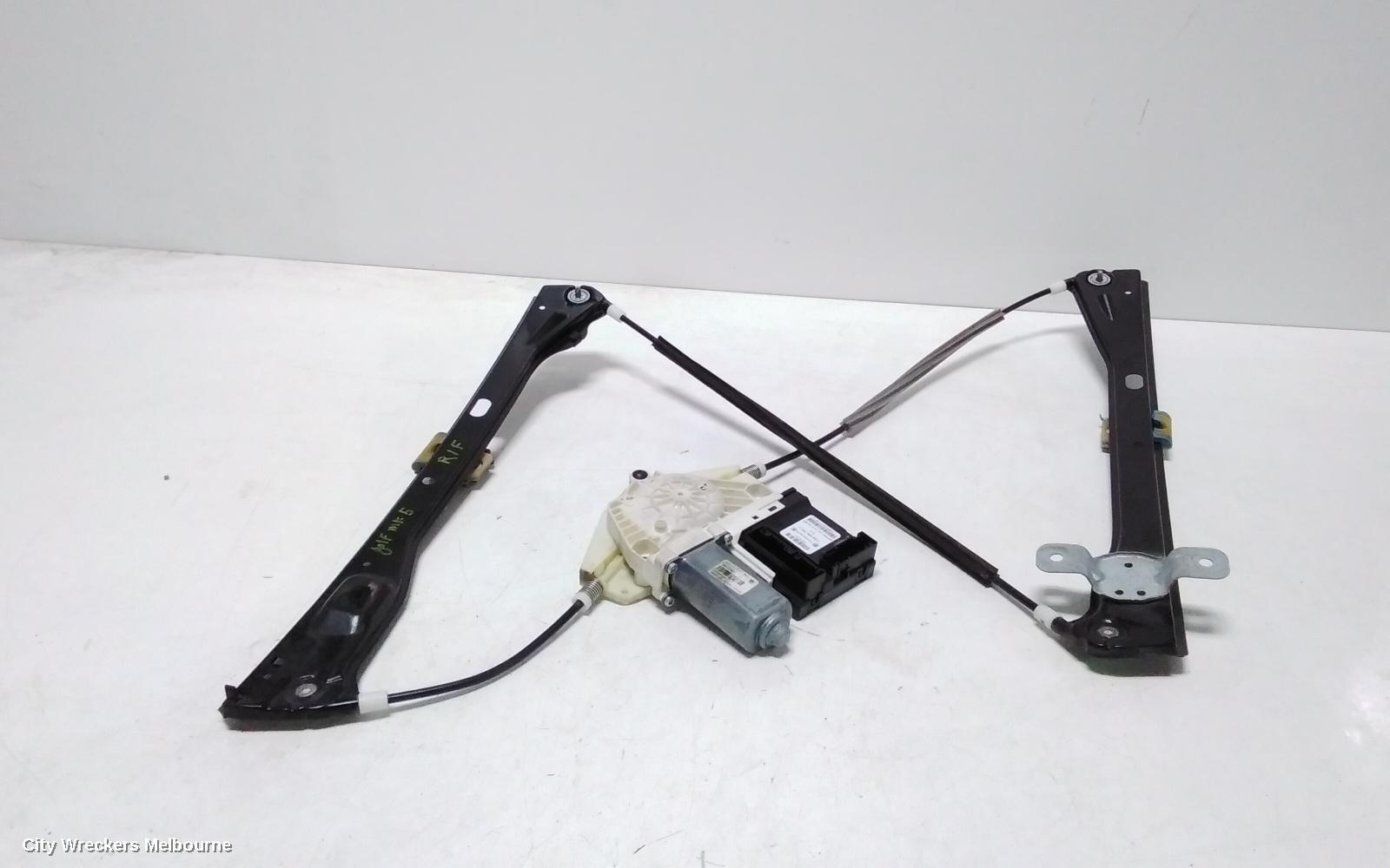 VOLKSWAGEN GOLF 2008 Right Front Window Reg/Motor