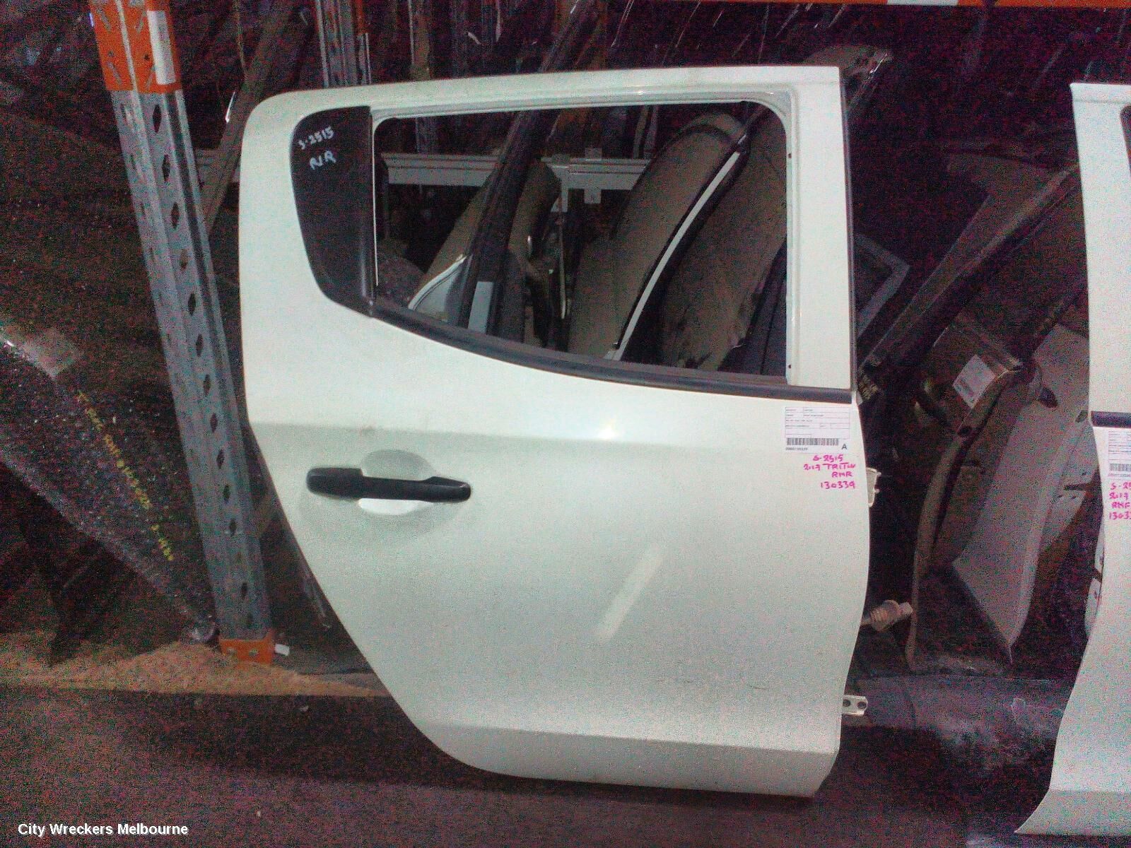 MITSUBISHI TRITON 2017 RIGHT_REAR_DOOR_SLIDING