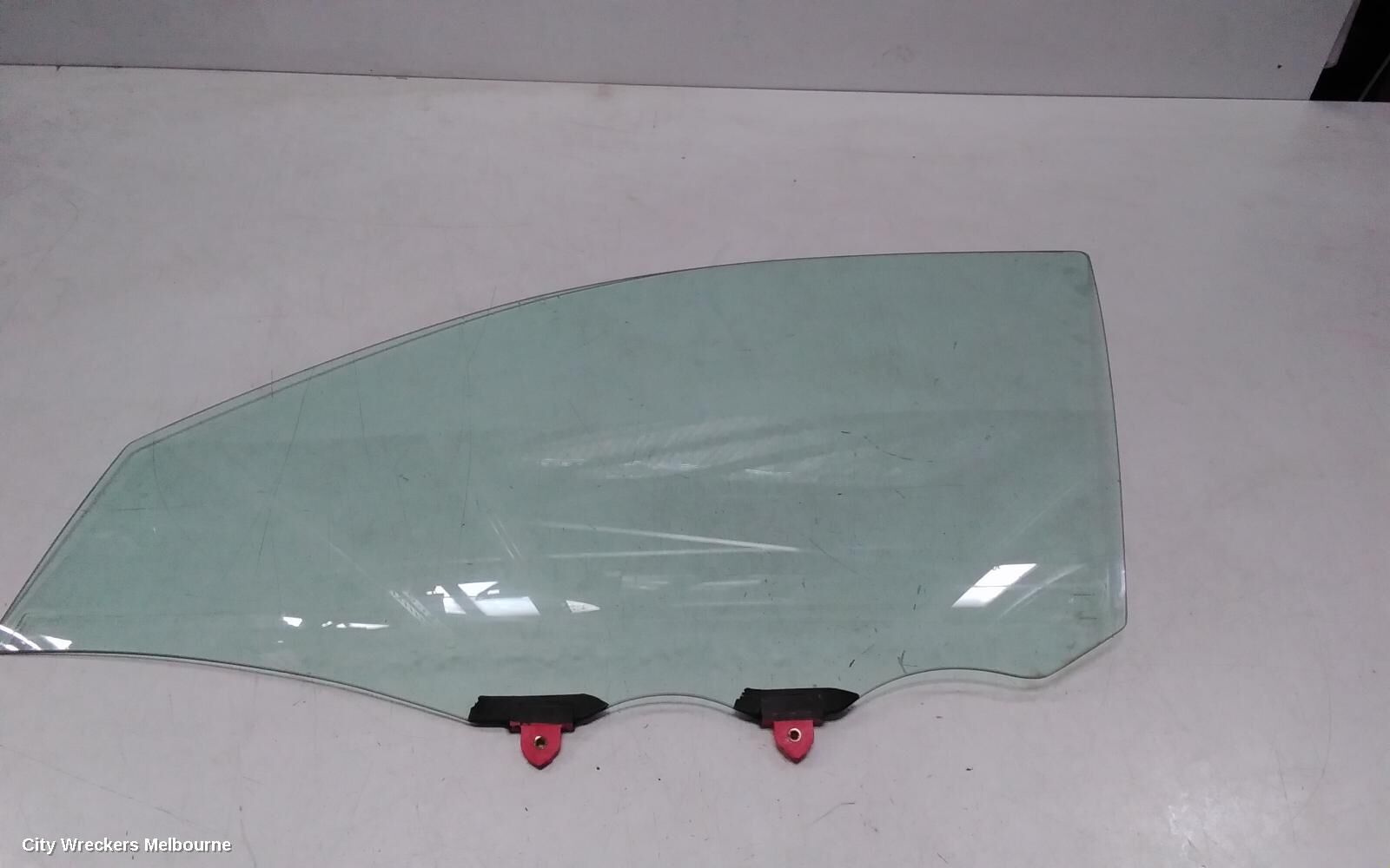 TOYOTA AVALON 2000 Left Front Door Window
