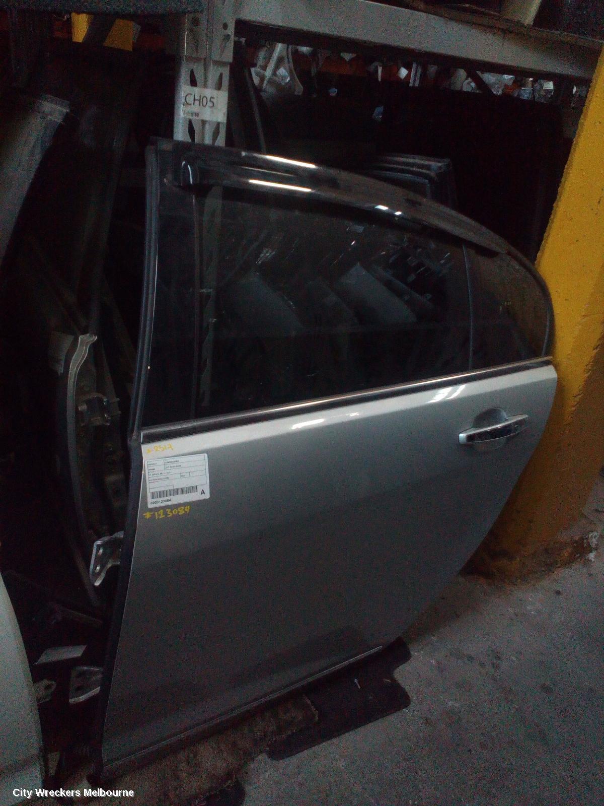 HOLDEN COMMODORE 2016 Left Rear Door/Sliding
