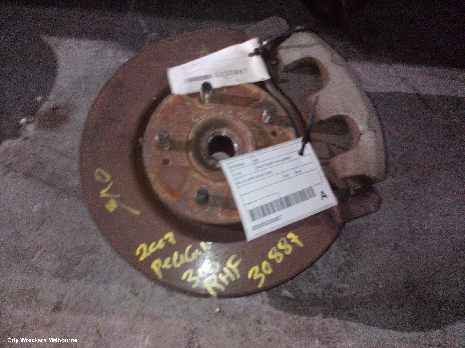 MITSUBISHI 380 2007 Right Front Hub Assembly