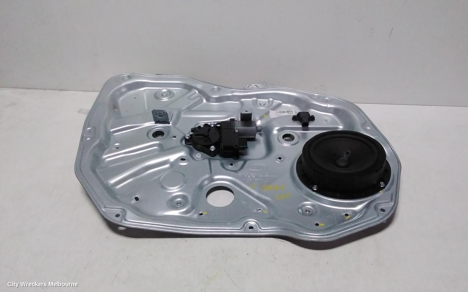 KIA SORENTO 2012 Left Front Window Reg/Motor