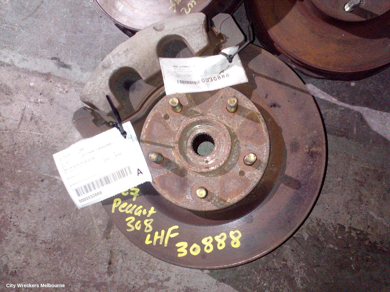 MITSUBISHI 380 2007 Left Front Hub Assembly