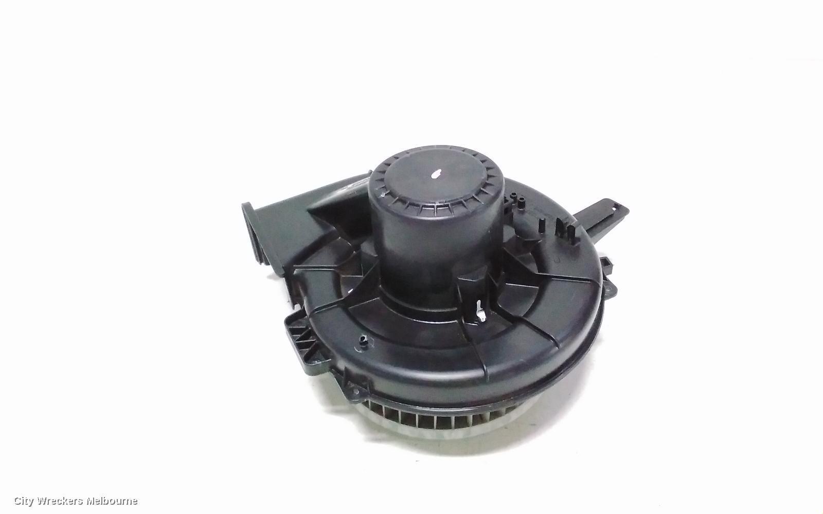 VOLKSWAGEN POLO 2012 Heater Fan Motor