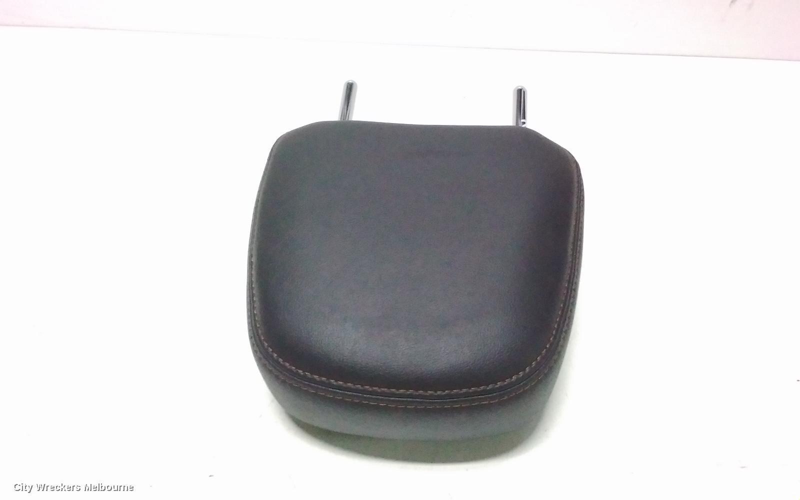 TOYOTA KLUGER 2015 Headrest