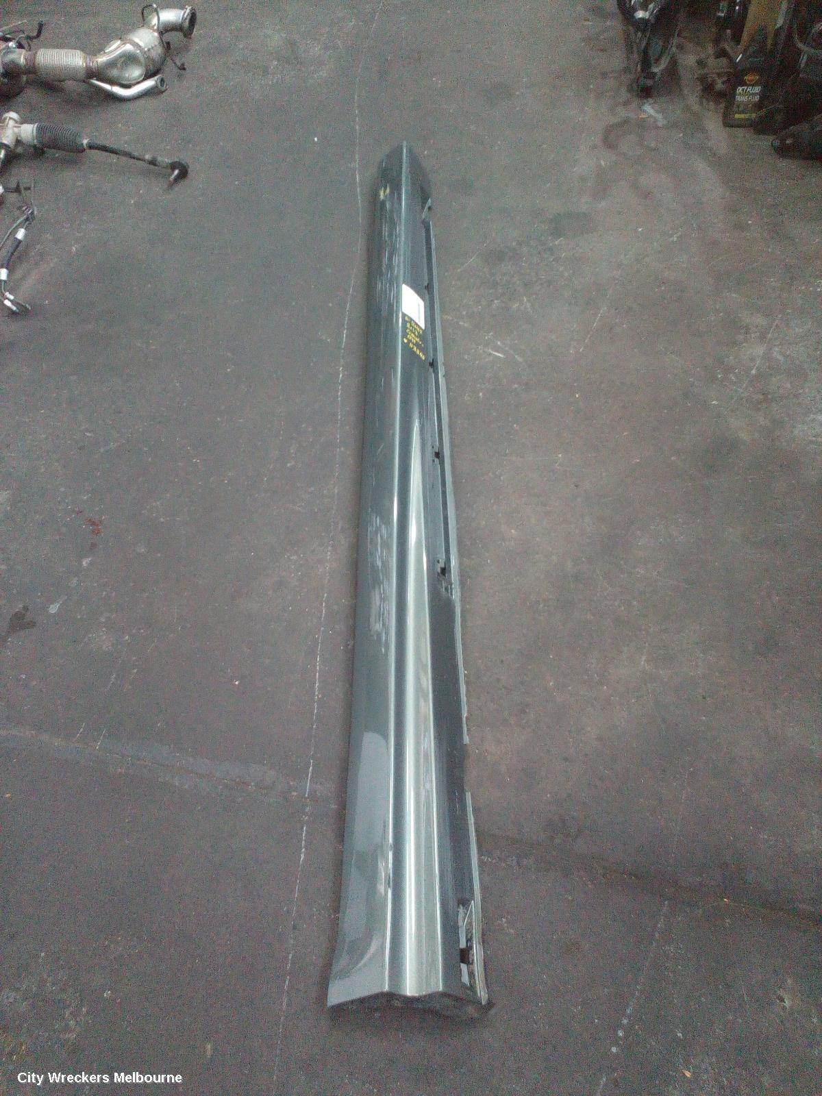 HOLDEN COMMODORE 2013 Side Step/Skirt