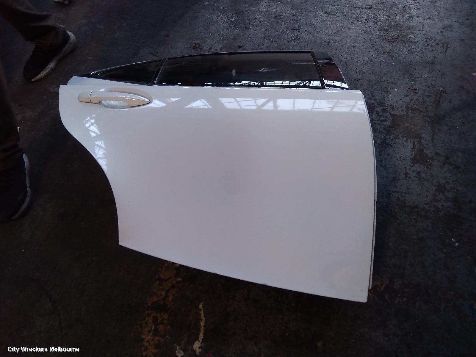LEXUS IS SERIES 2014 RIGHT_REAR_DOOR_SLIDING