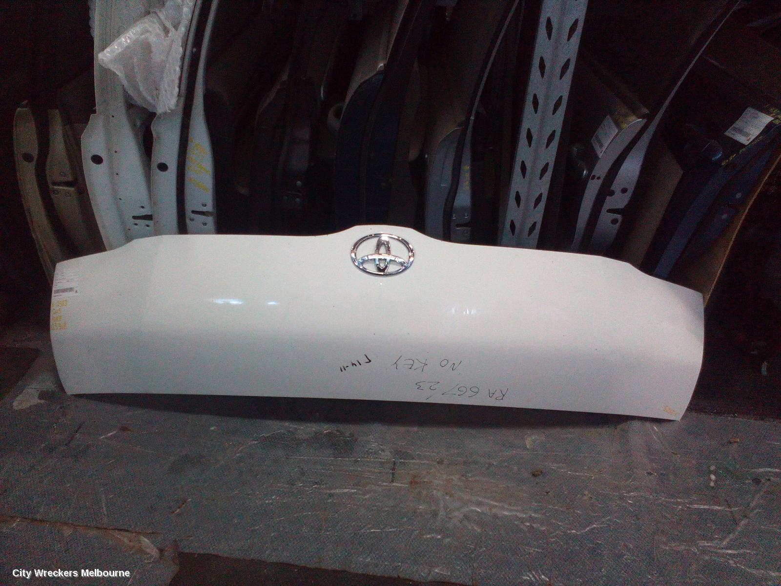 TOYOTA HIACE 2005 Bonnet