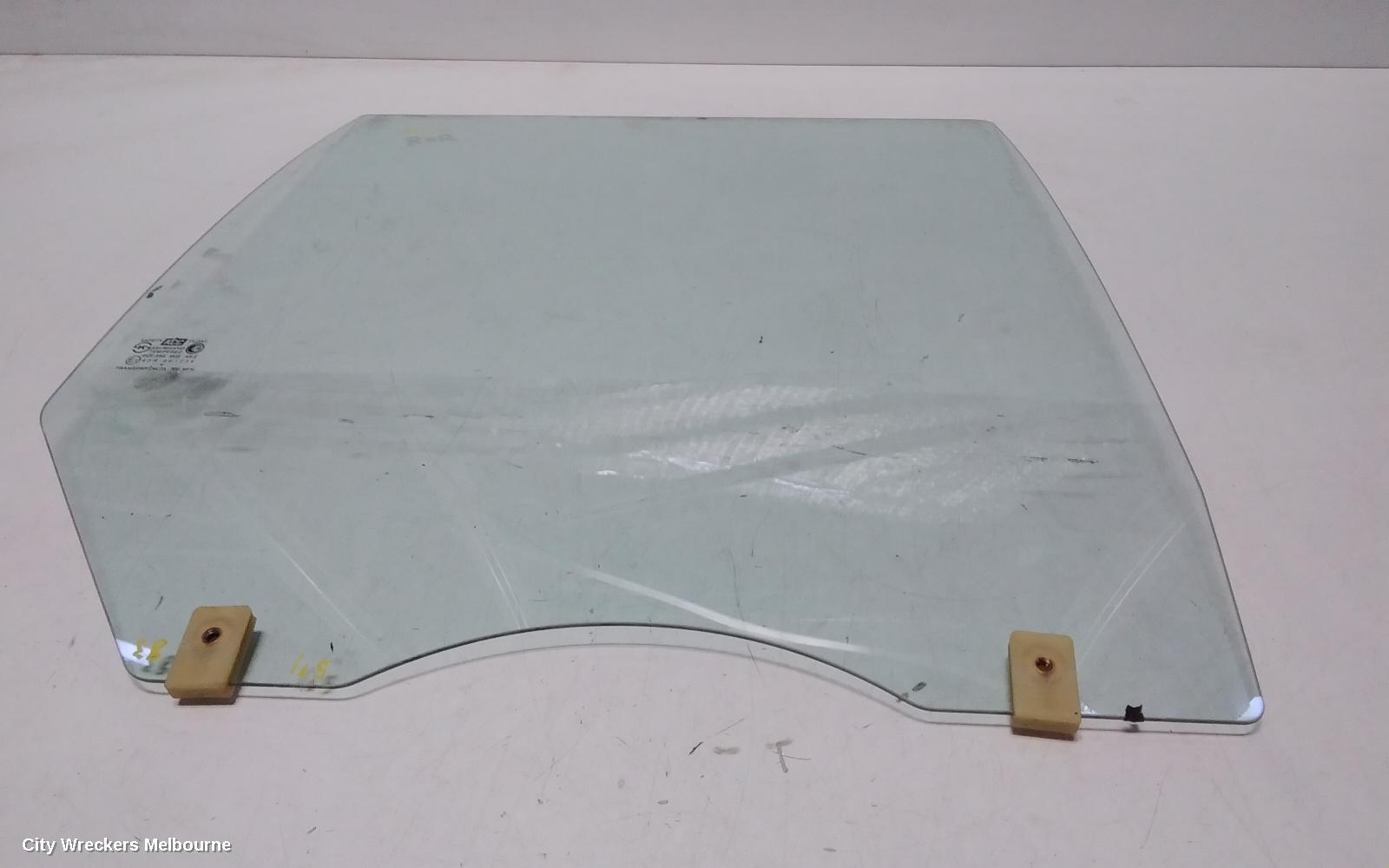 HYUNDAI SANTA FE 2000 Right Rear Door Window
