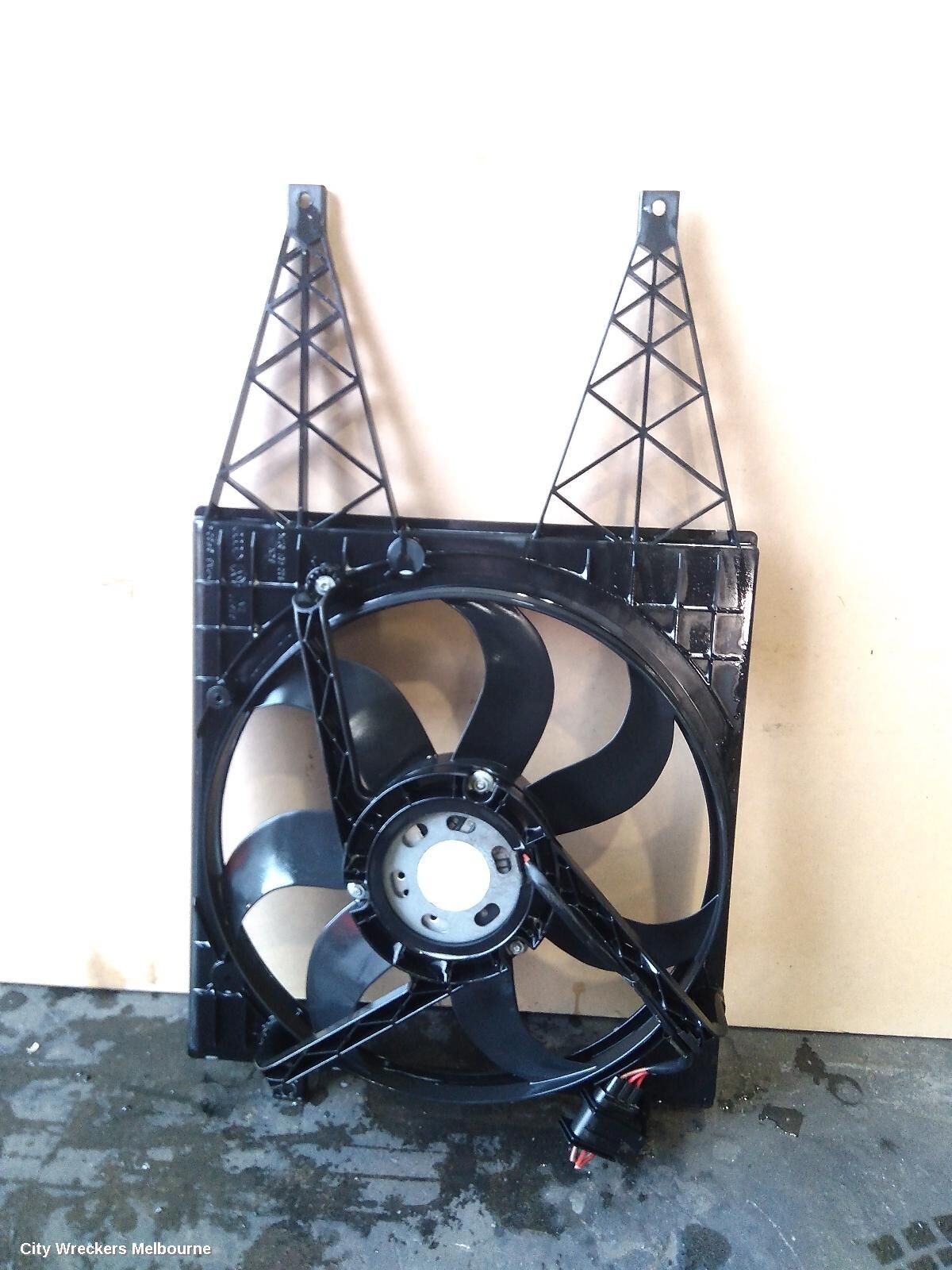 VOLKSWAGEN POLO 2006 Fan