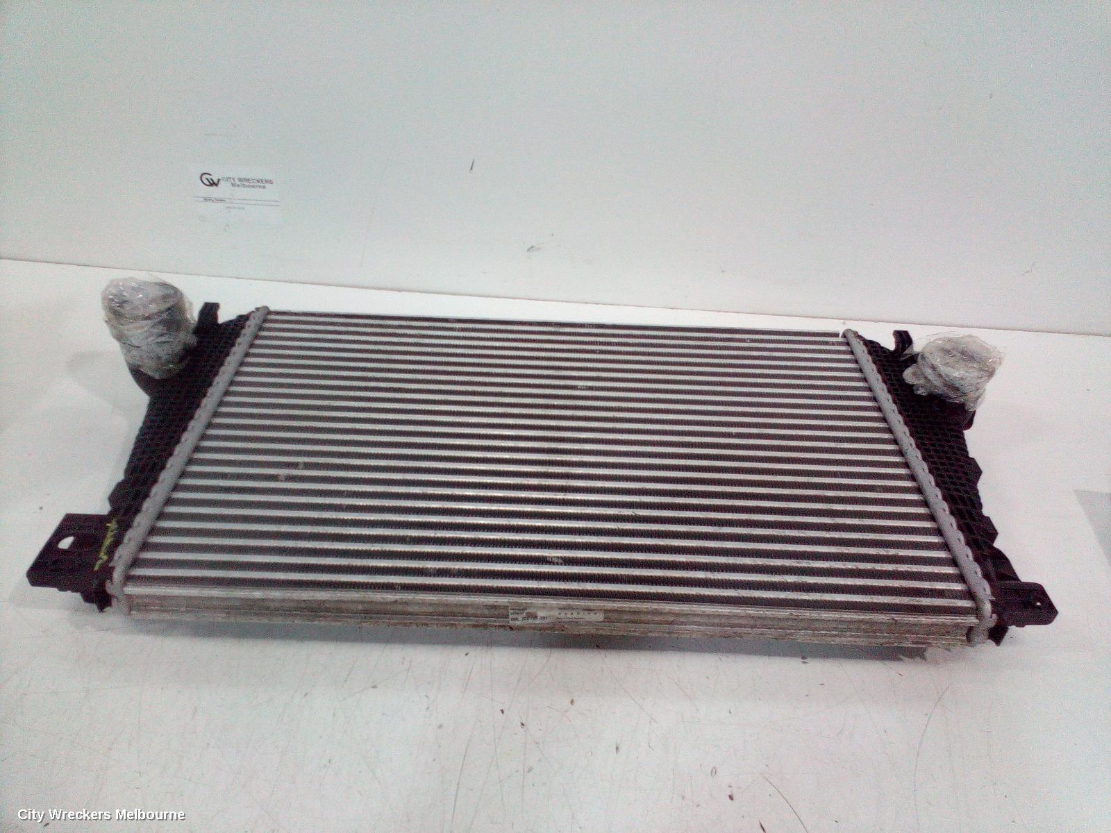 VOLKSWAGEN AMAROK 2013 Intercooler