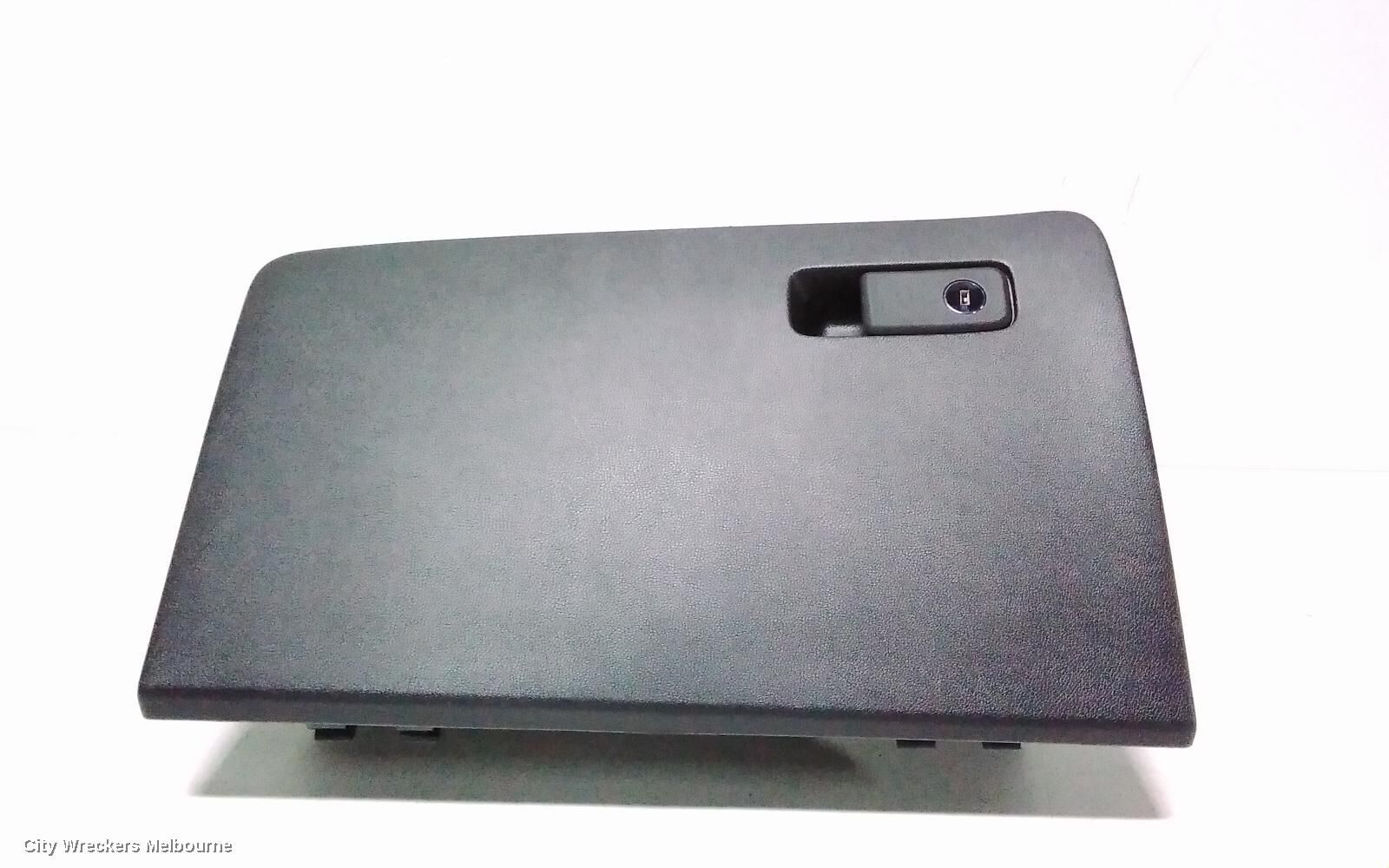 KIA SORENTO 2023 Glove Box