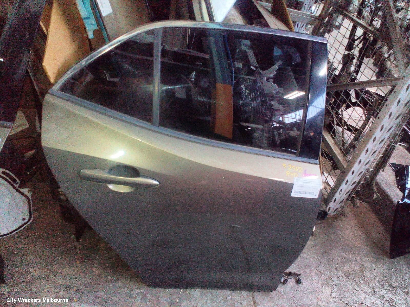 TOYOTA COROLLA 2019 Right Rear Door