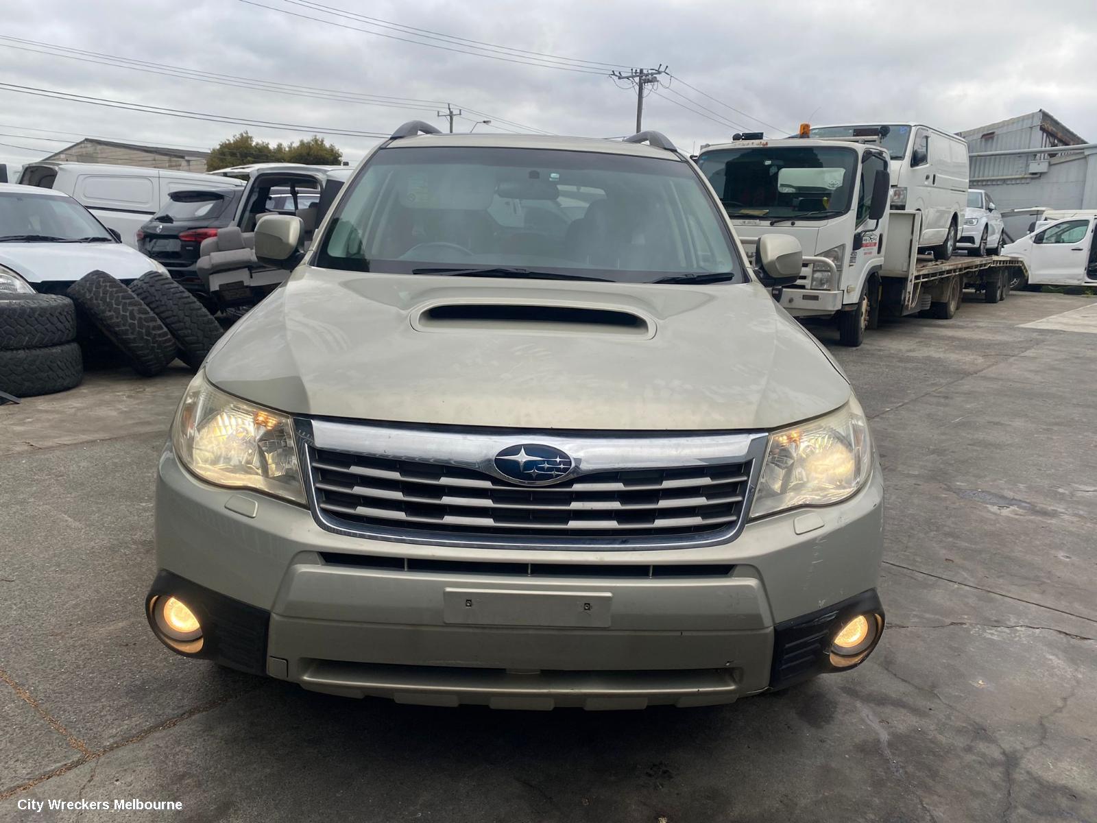 SUBARU FORESTER 2010 Bonnet