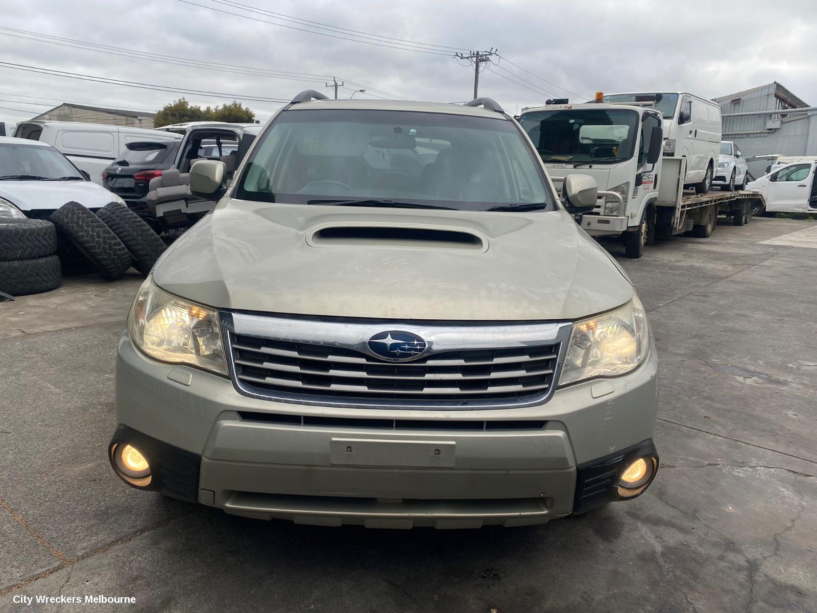 SUBARU FORESTER 2010 Parcel Shelf