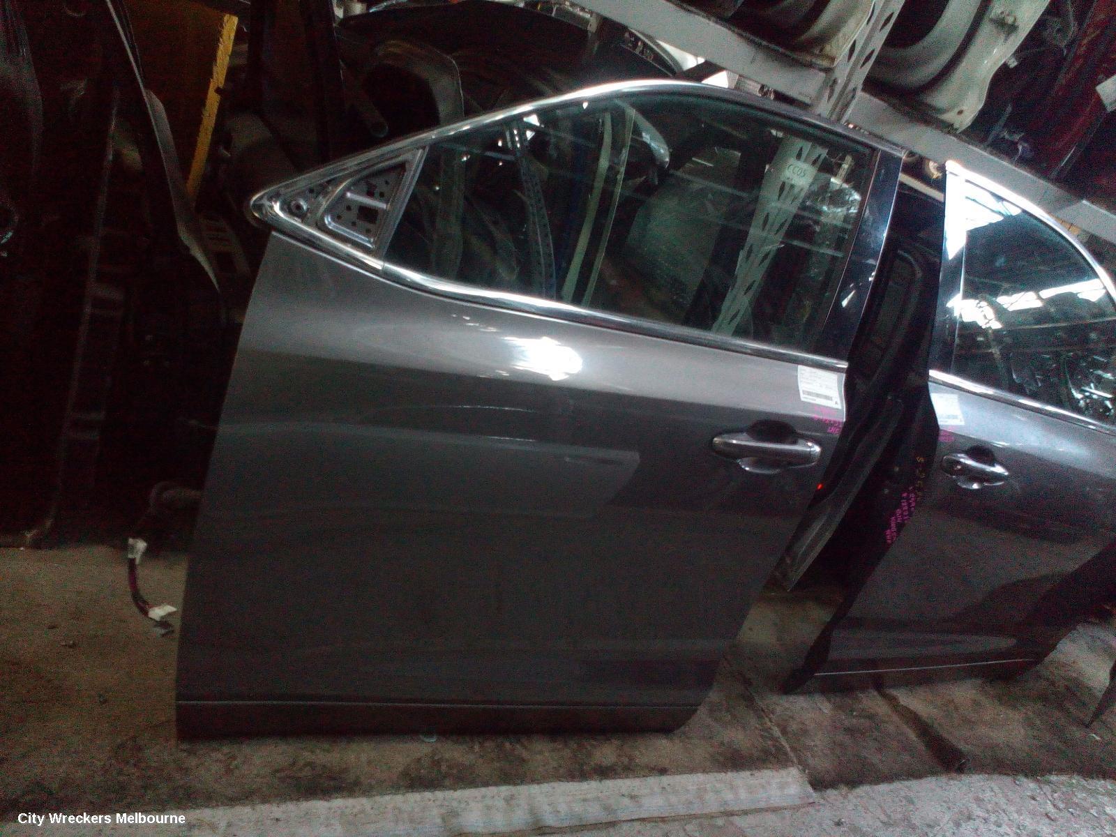 TOYOTA KLUGER 2014 Left Front Door
