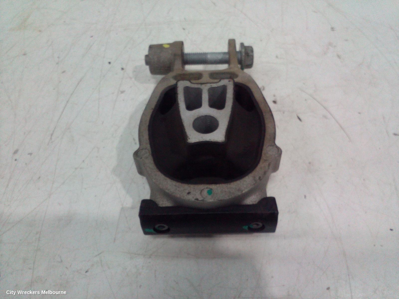 AUDI Q3 2013 Mount