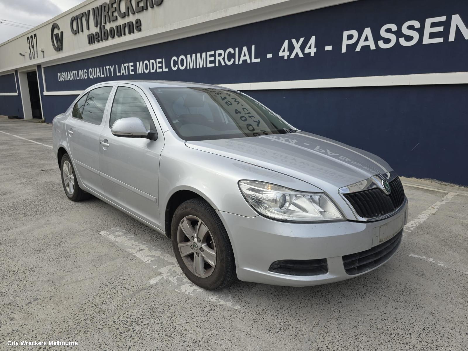 SKODA OCTAVIA 2011 Left Headlamp