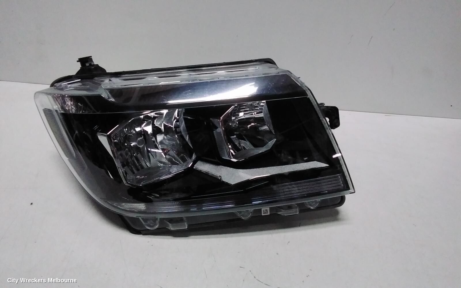 VOLKSWAGEN CRAFTER 2022 Right Headlamp