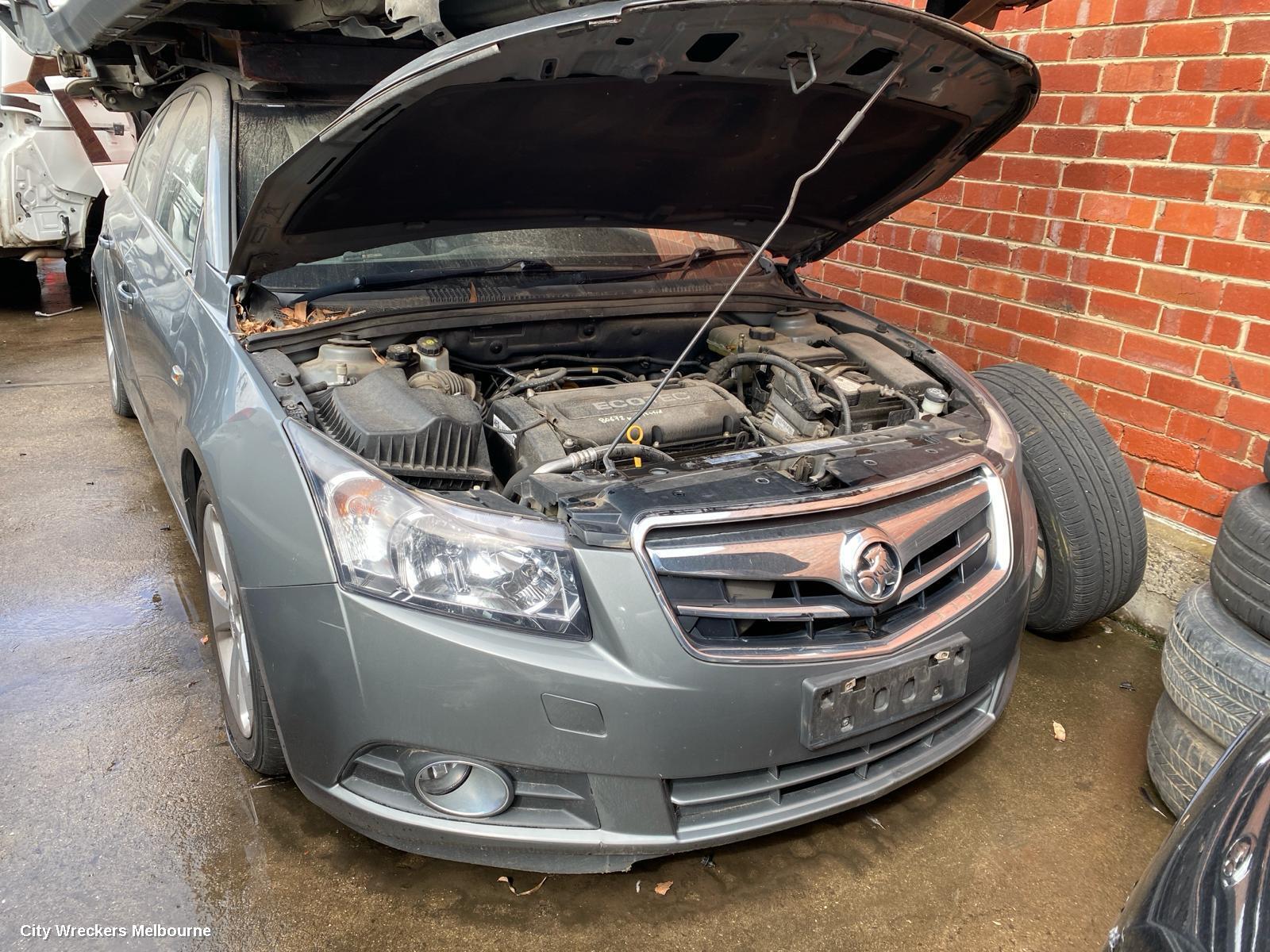 HOLDEN CRUZE 2010 Left Front Door