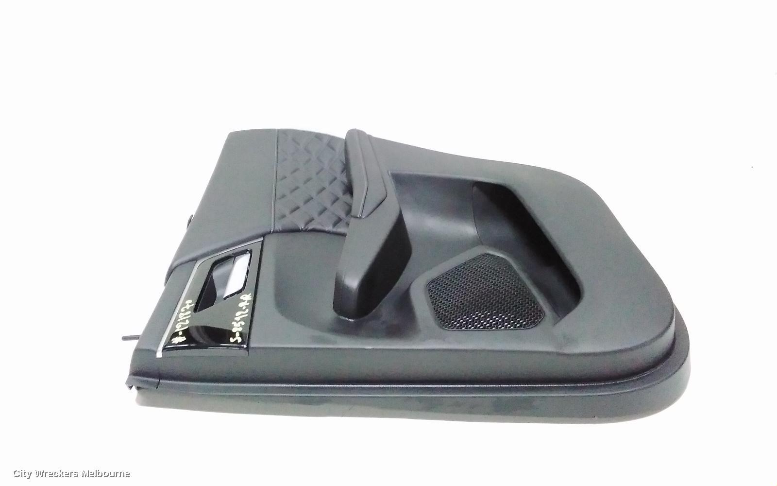MITSUBISHI OUTLANDER 2022 Door Trim