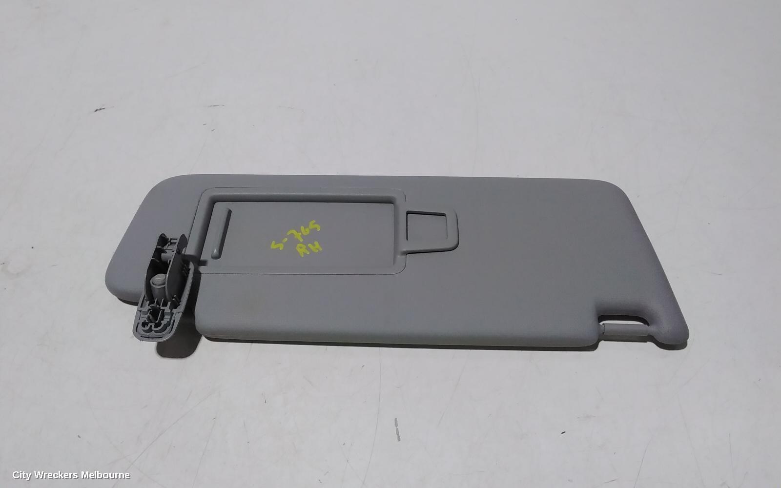 AUDI Q2 2017 Sunvisor