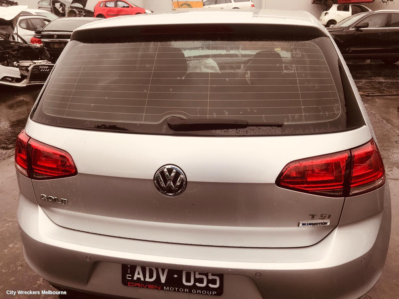 VOLKSWAGEN GOLF 2015 Left Front Window Reg/Motor