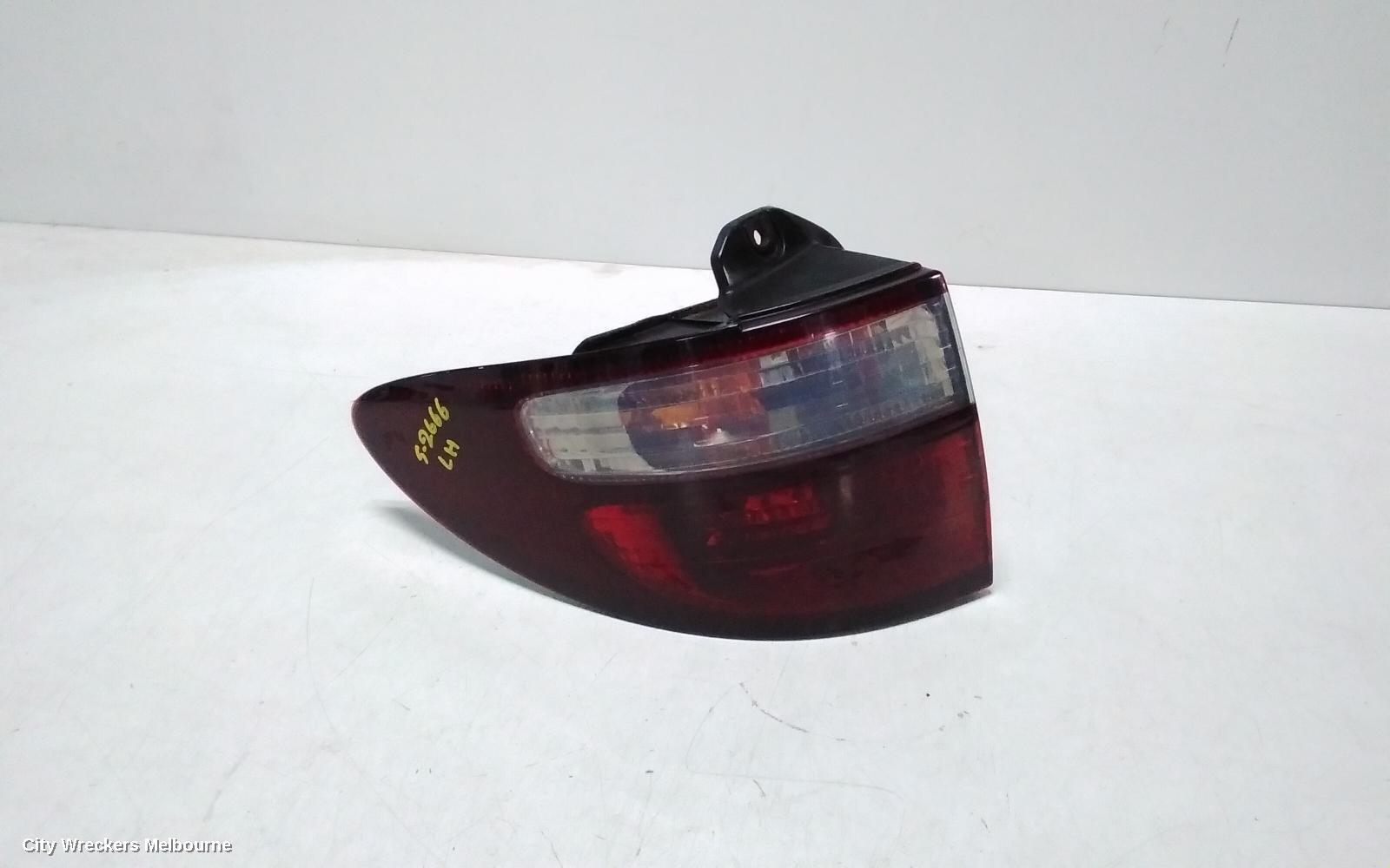 TOYOTA TARAGO 2000 Left Taillight