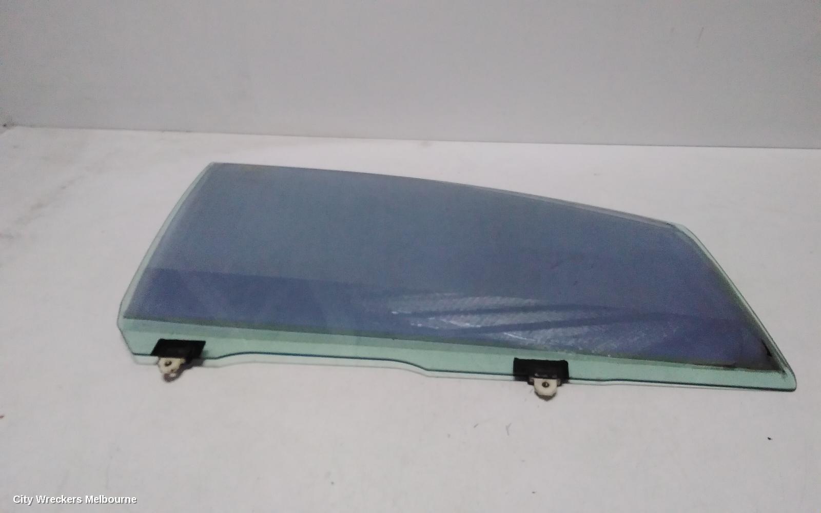 TOYOTA TARAGO 2000 Right Front Door Window