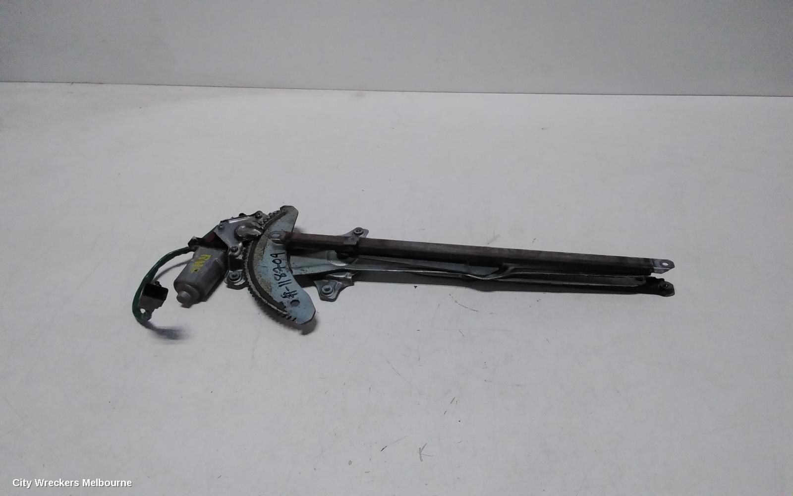 TOYOTA TARAGO 2000 Right Front Window Reg/Motor